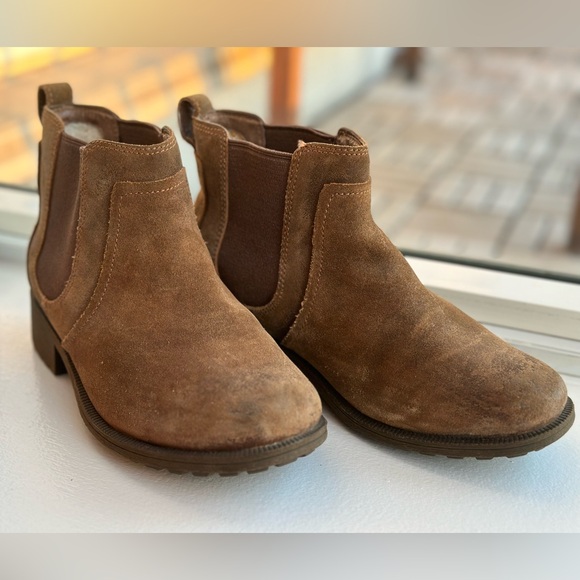 Ugg Chelsea Boots - Picture 6 of 7